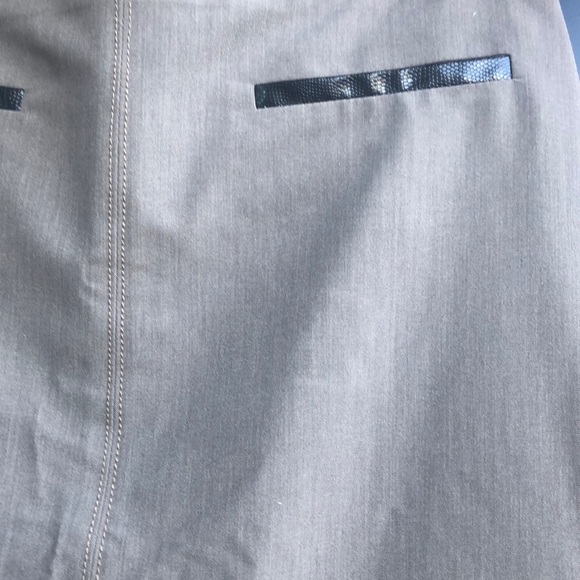 Grey Skirt w Faux Leather Lining - Picture 4 of 8